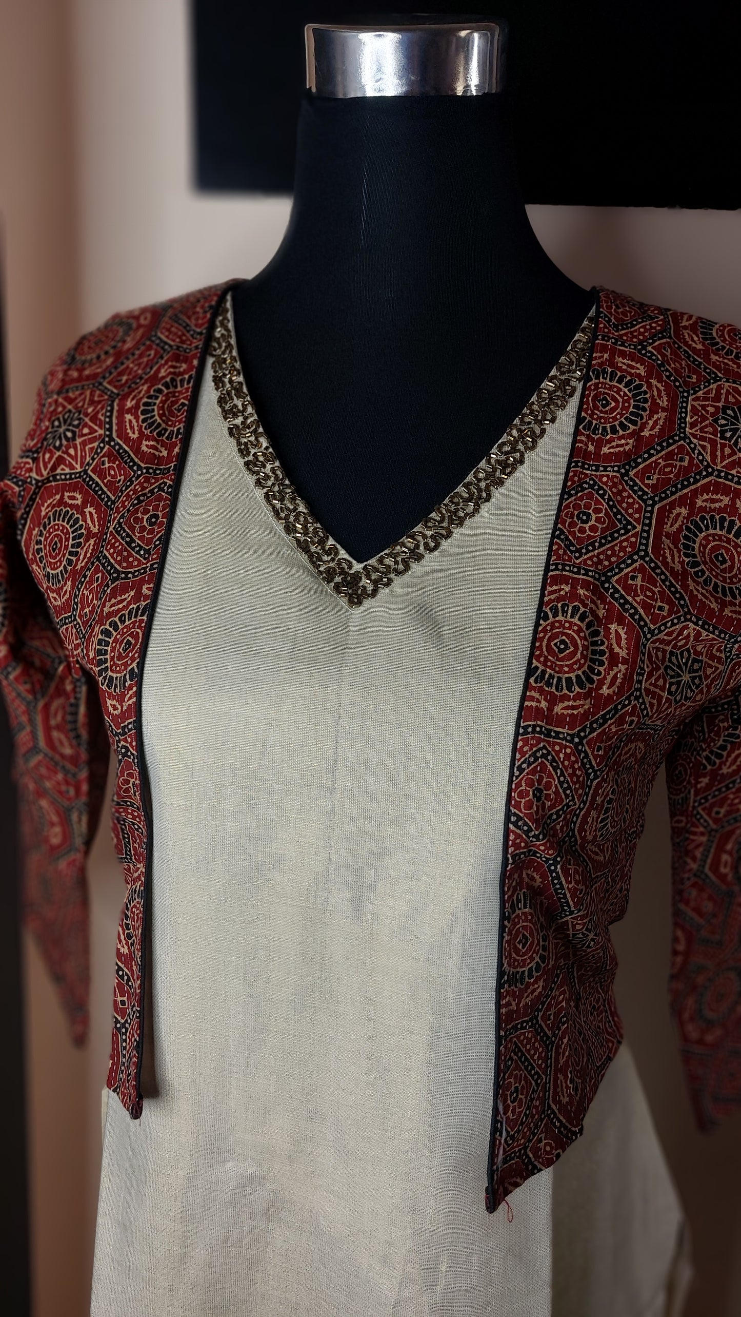 6SP24.Beautiful Cotton Slitted top with Separate Kantha Stitched Ajrakh Print Jacket!!!