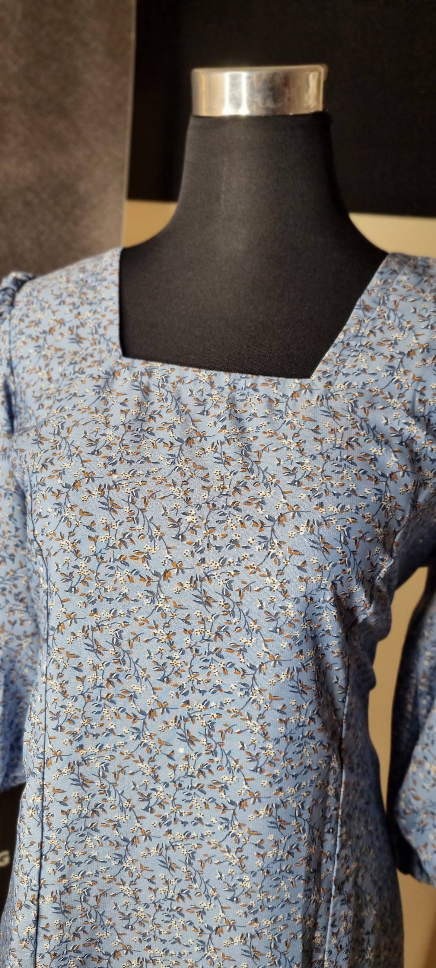 15SP24.Beautiful Crepe Frock with Balloon Sleeves!!!