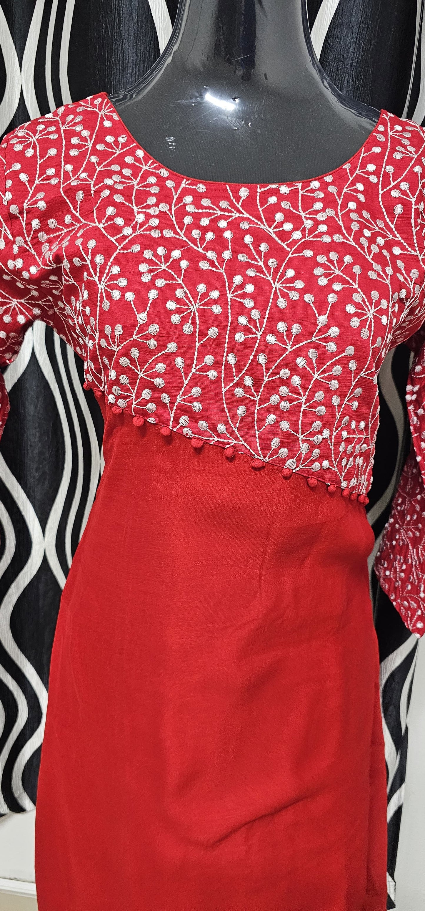 07NOV24.
Beautiful Slub Cotton Aline Top with heavy embroidery work on yoke!!!