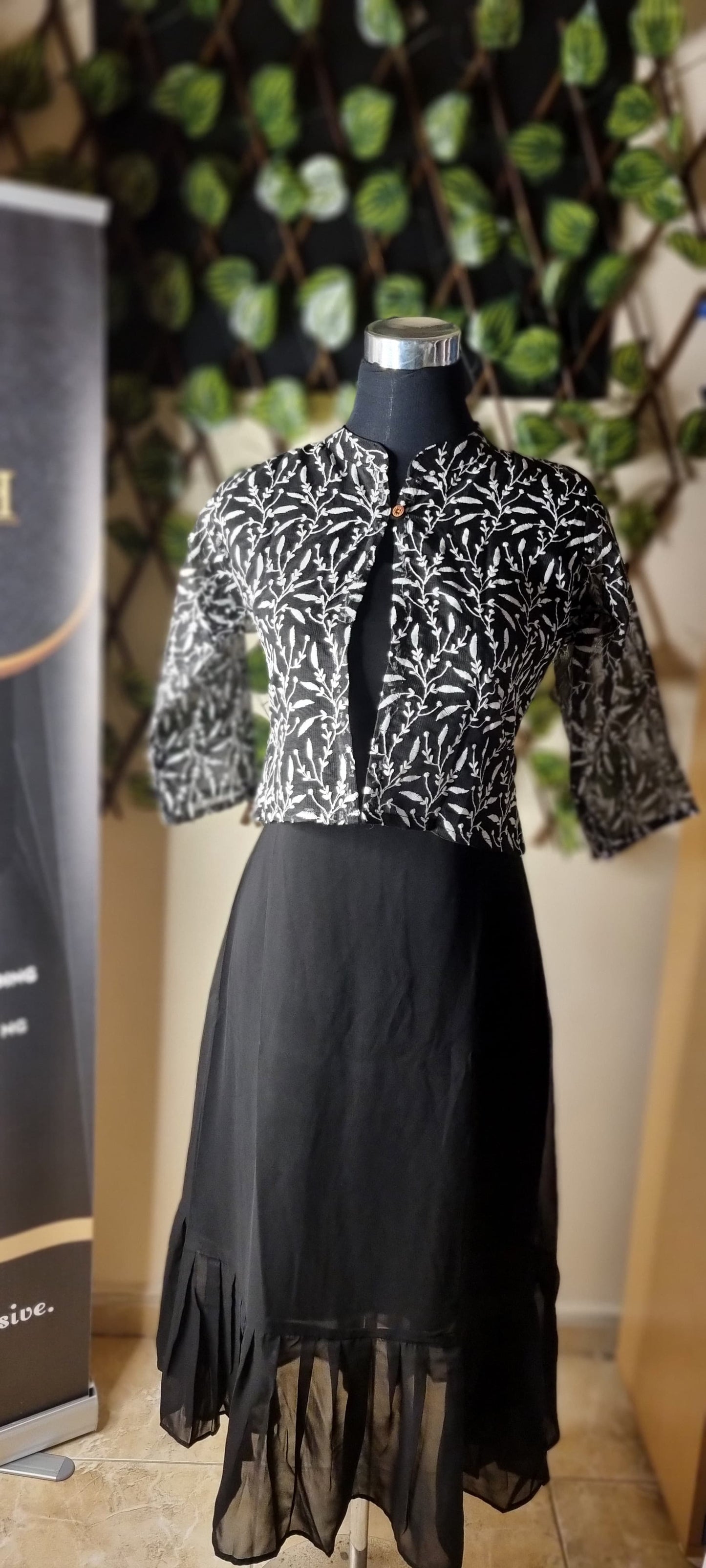 17NOV24.Beautiful Jacket Georgette inner and Net Kota Half Jacket !!!