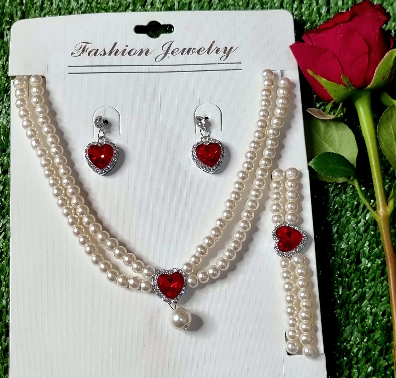 AC CH01. Faux Pearl Necklace, Bracelet and Earrings Set.