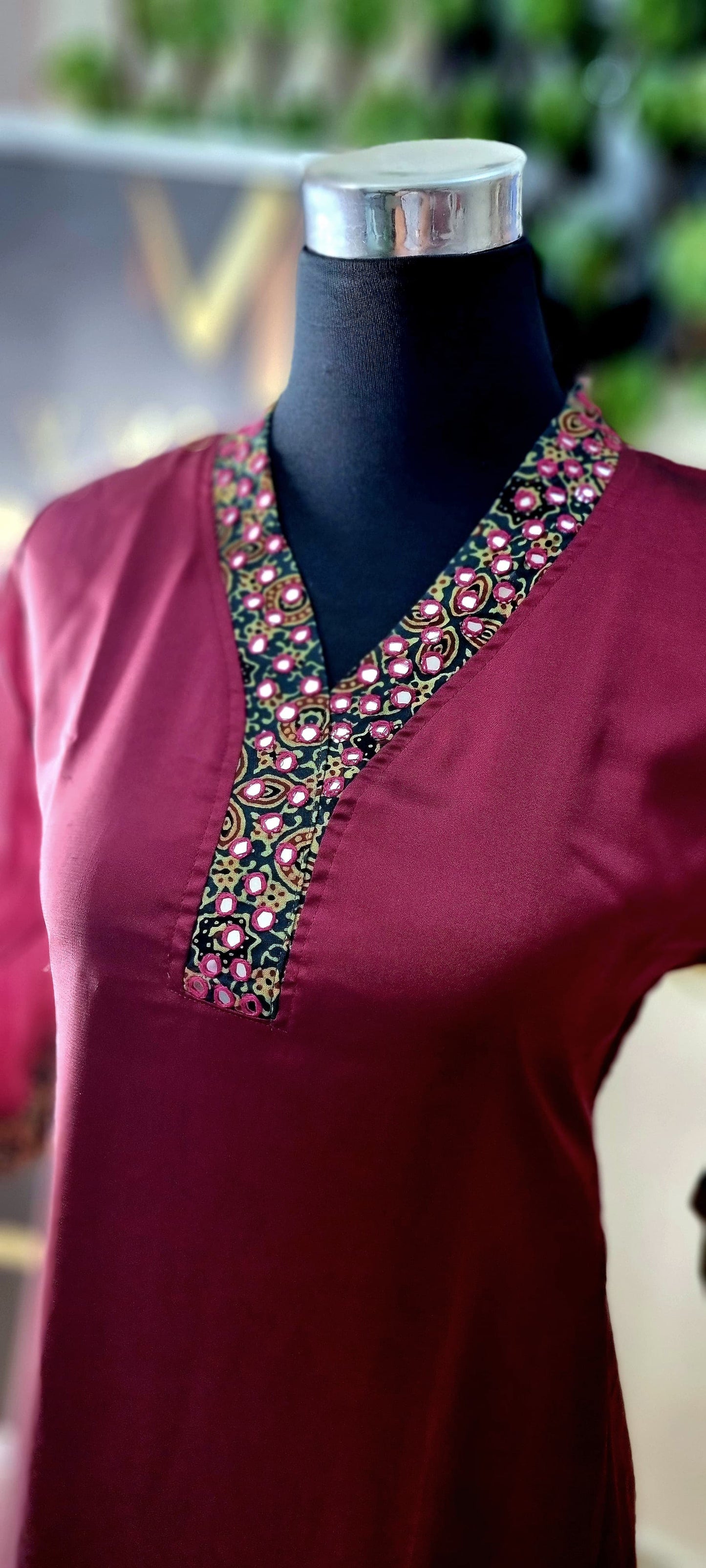 07FEB25. GEORGETTE SILK V NECK A LINE TOP