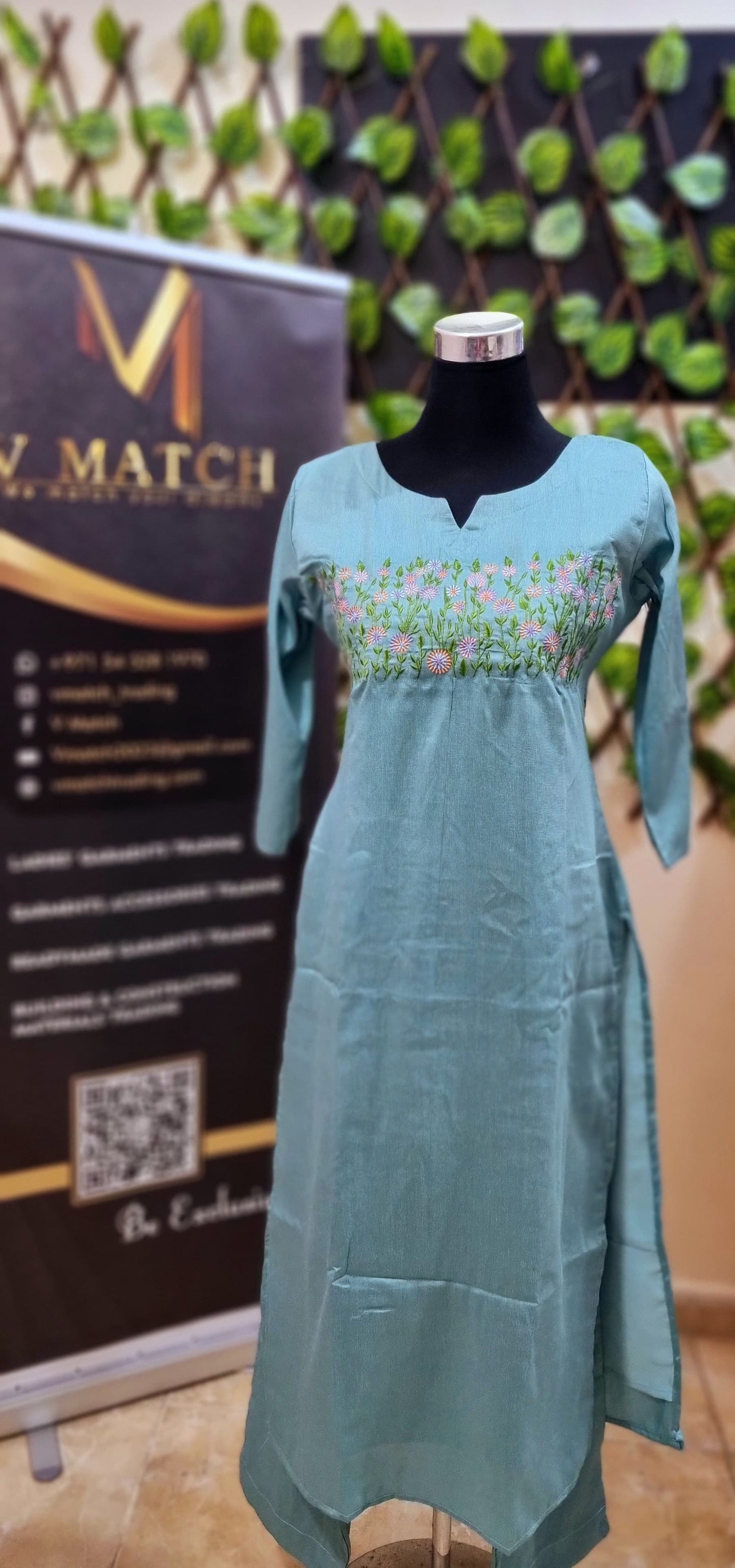 10FEB25. Beautiful Popcorn Slitted Top with Pant.