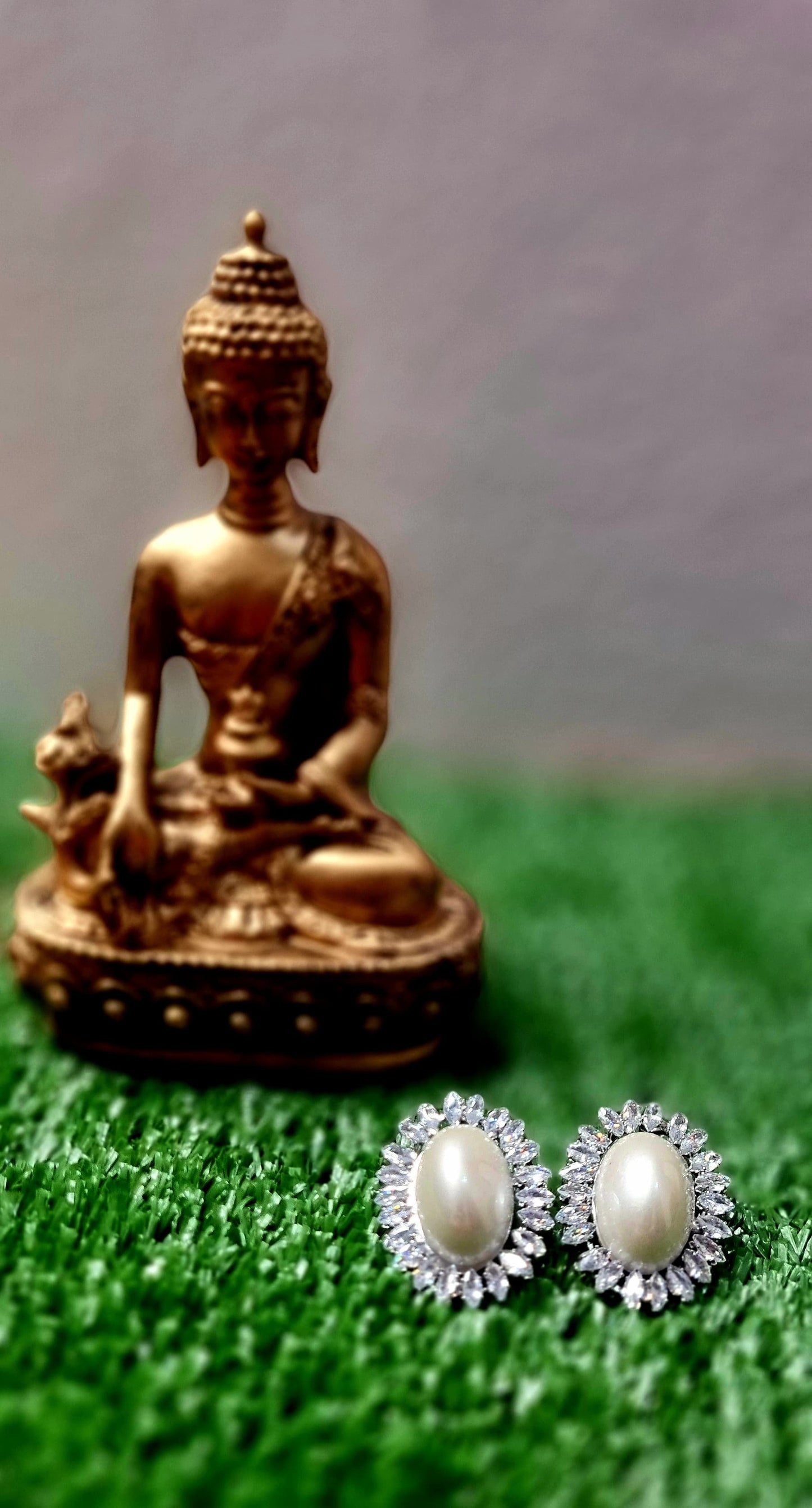 AC ER06. Vintage Earrings Faux Mabe Pearl Iridescent Rhinestone Gold Tone Pierced Omega