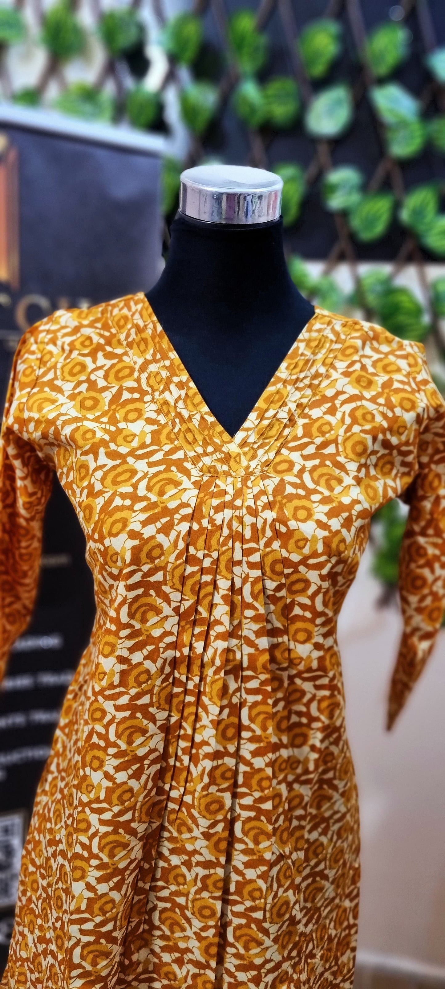 18APR25. Printed Cotton V-Neck Aline Top!!