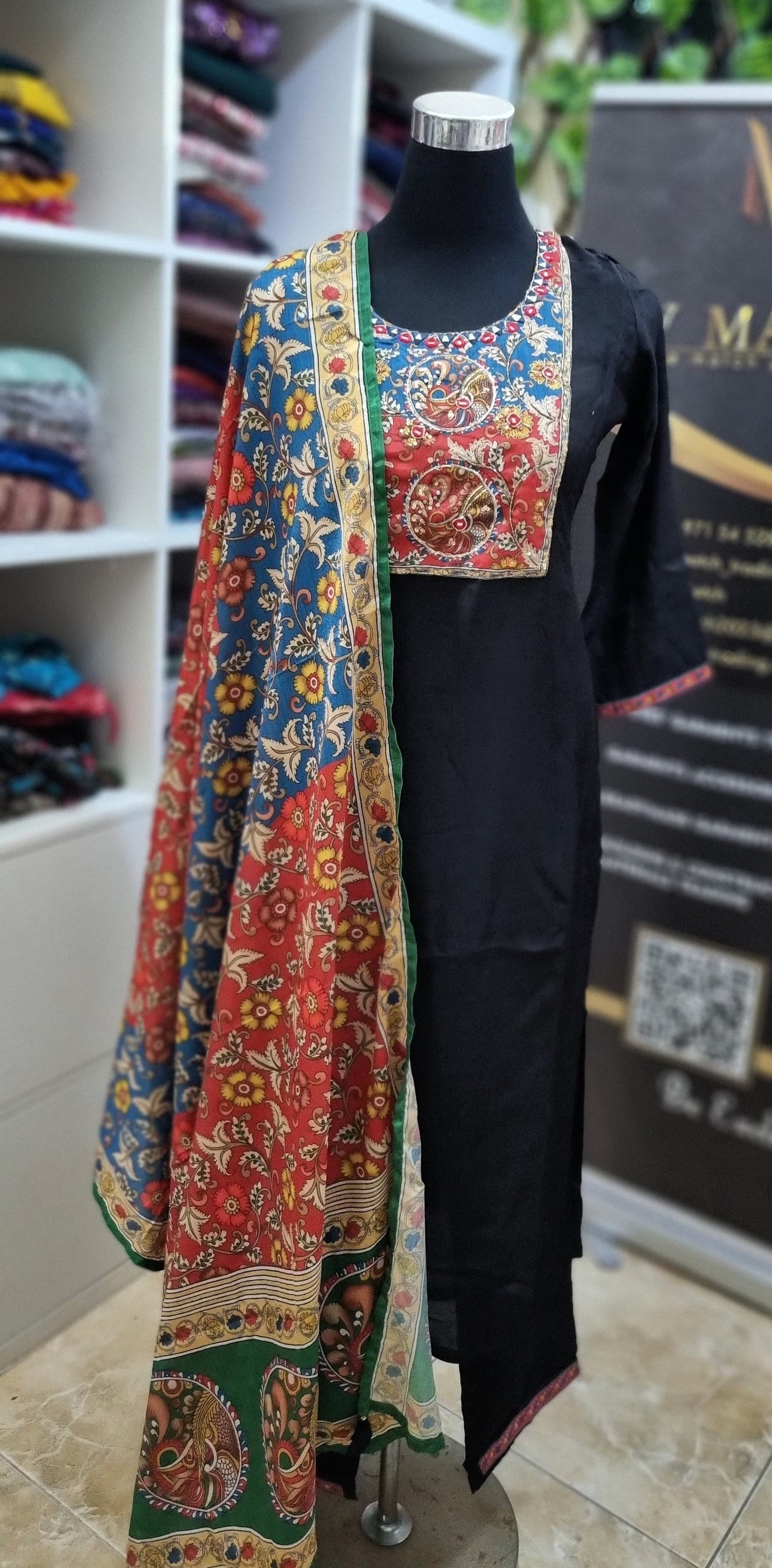 04MY25.Cotton Silk Slitted Top with Chinon Dupatta and Pant.