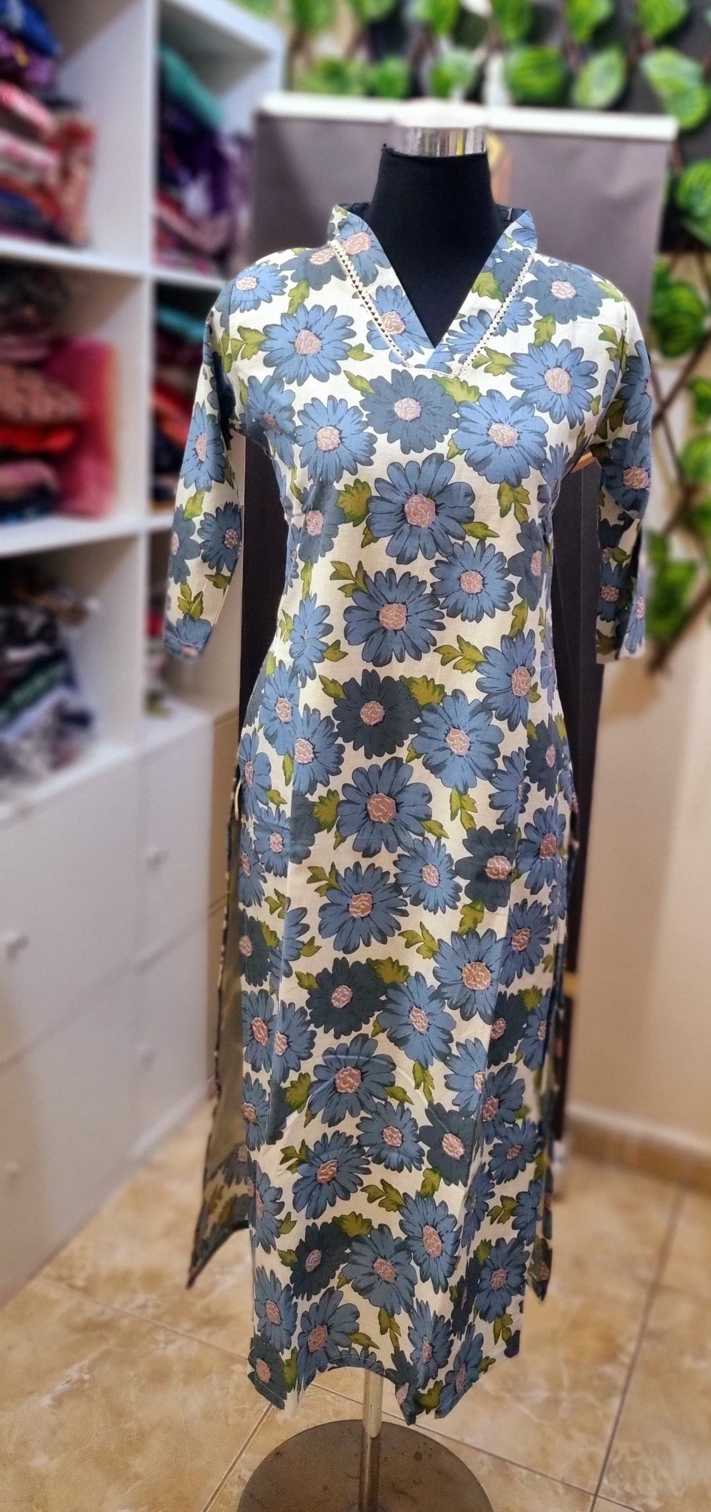 18MY25. Printed Collar Cotton Slitted Top with Cotton Lining