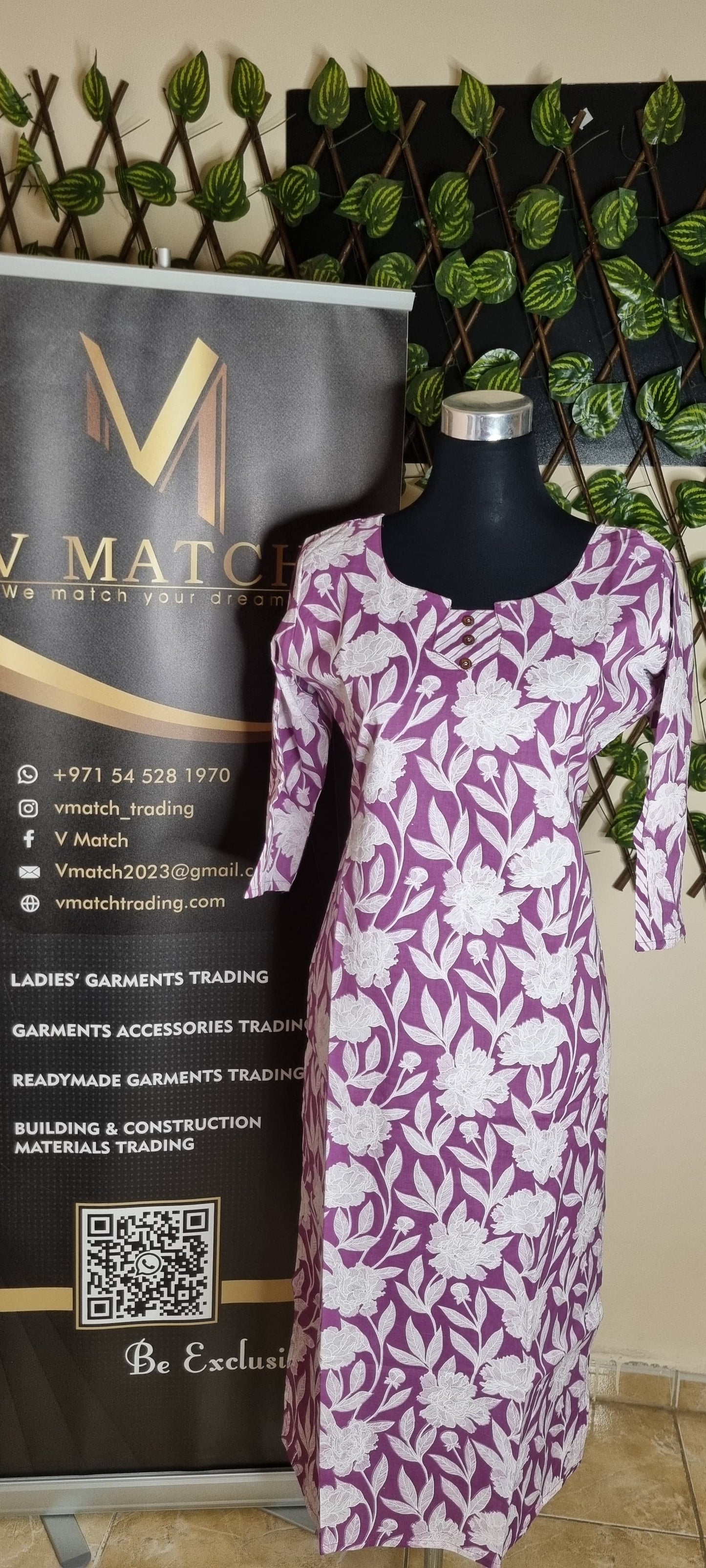 23NOV24. Beautiful Cotton Slitted Top with Lining.