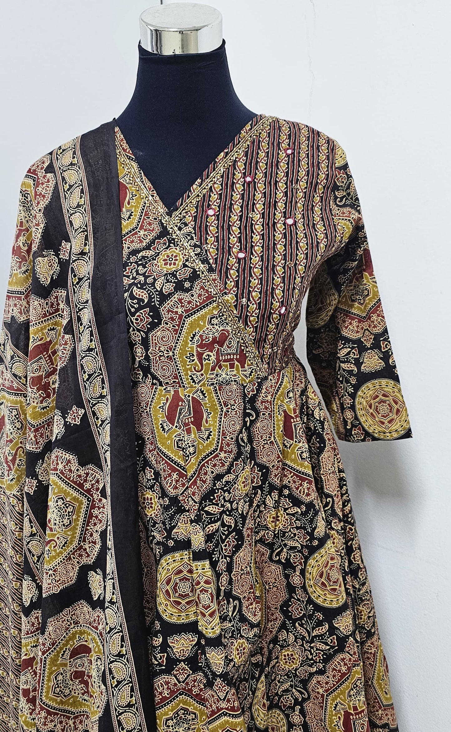 28NOV25. Cotton Angarha 3 Piece Set.