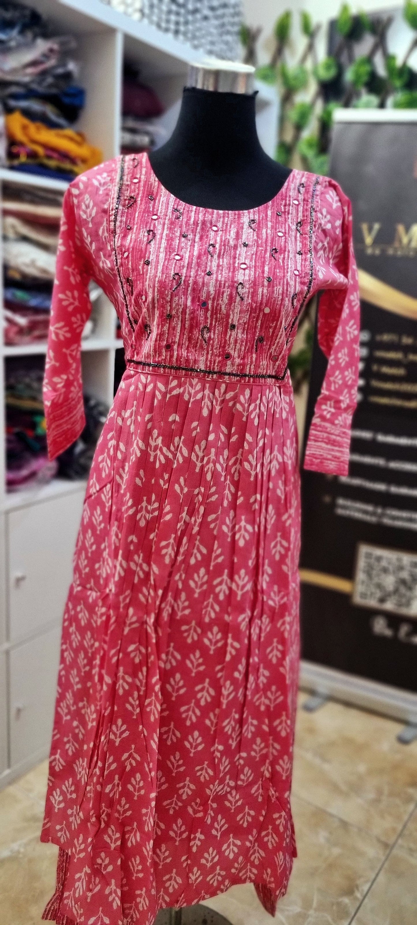 39AUG25. Cotton Co-ord Set with beads and mirror work on the Yoke.