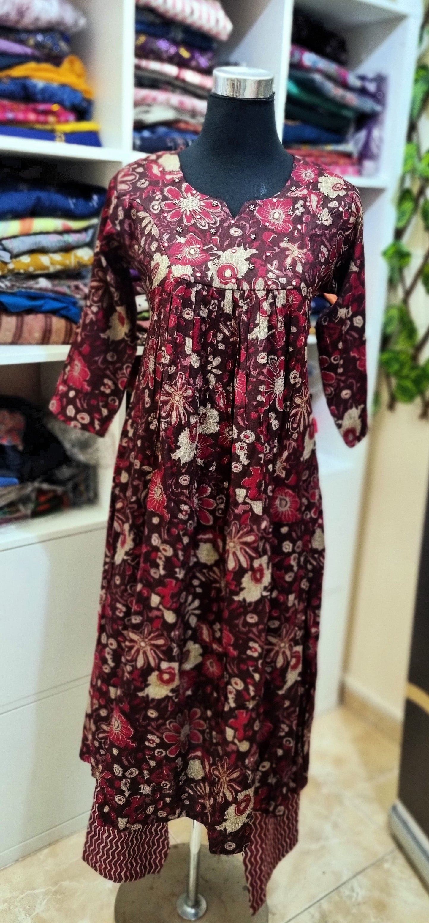 31MY25. Capsule Rayon Topwith Handwork on the Yoke with Pant