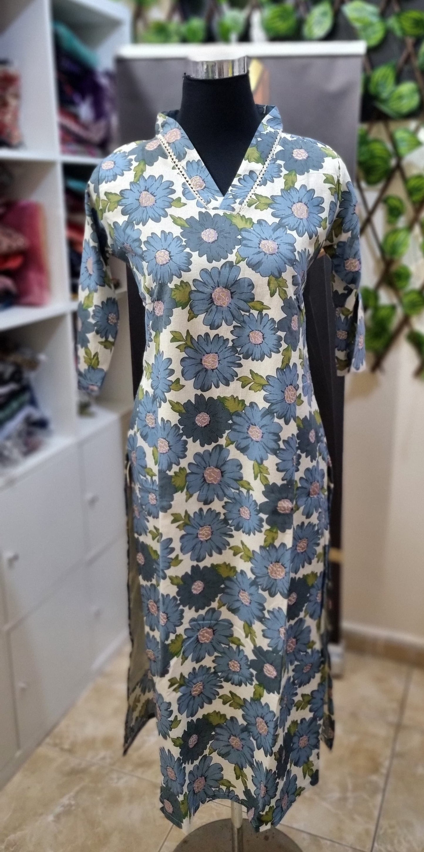 18MY25. Printed Collar Cotton Slitted Top with Cotton Lining