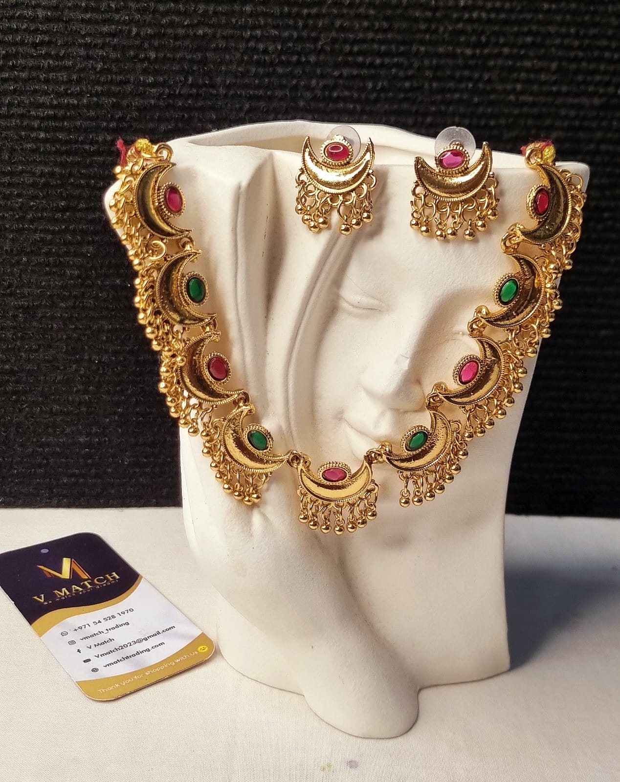 AC21SET. Antique Gold-Plated Crescent Necklace Set