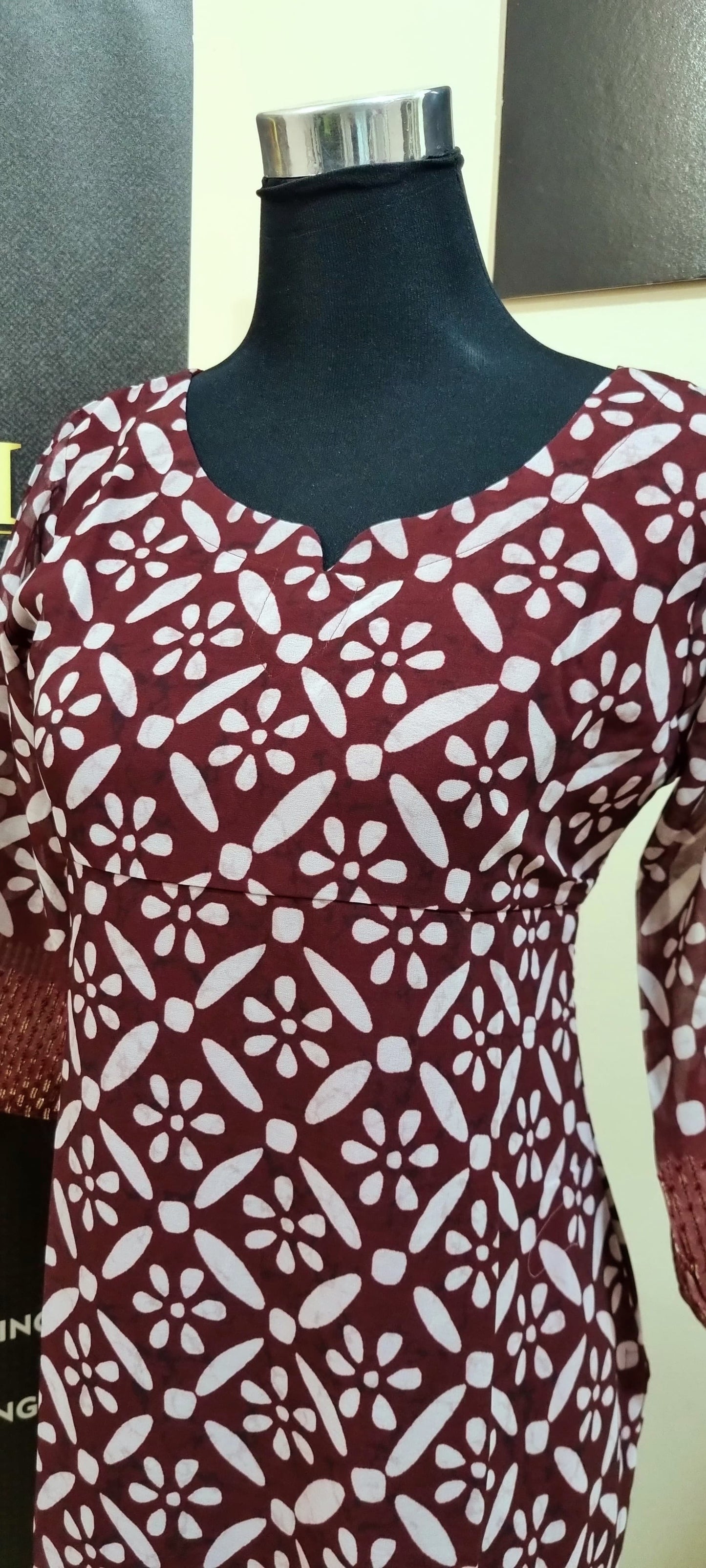 12JN24Beautiful Georgette Batik Print Slitted Top with Lining!!!