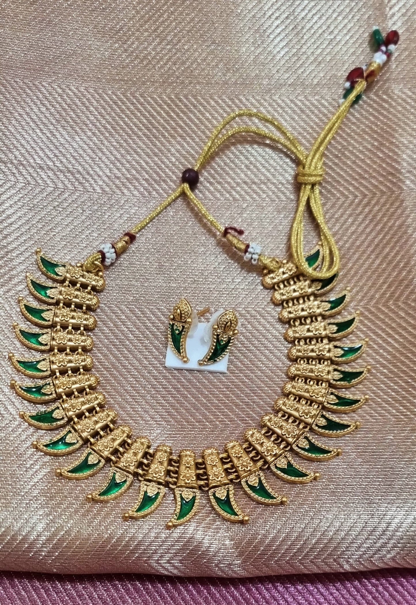 AC 2SET25.NeckPiece Set.