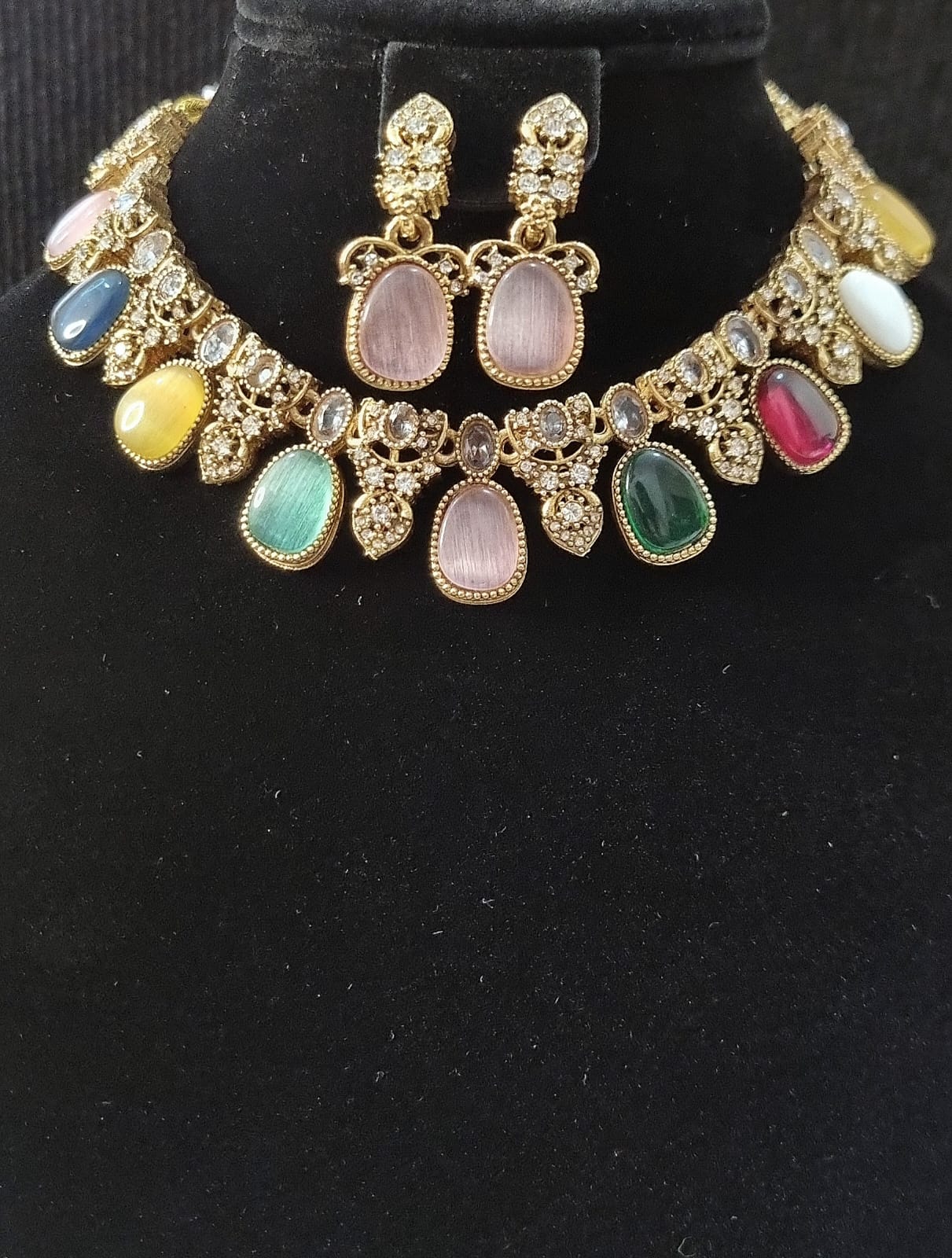 AC16SET. Multi-Stone Necklace & Earrings Set