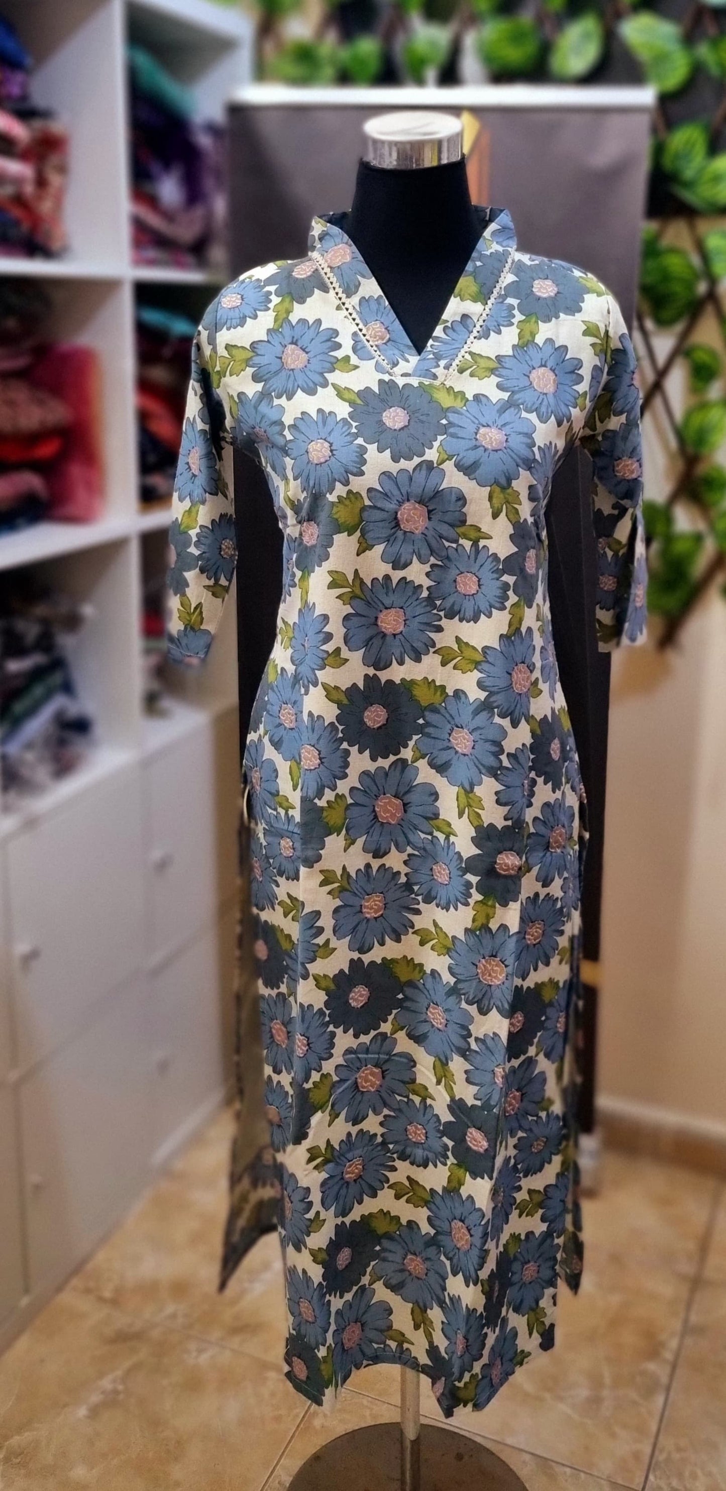 18MY25. Printed Collar Cotton Slitted Top with Cotton Lining