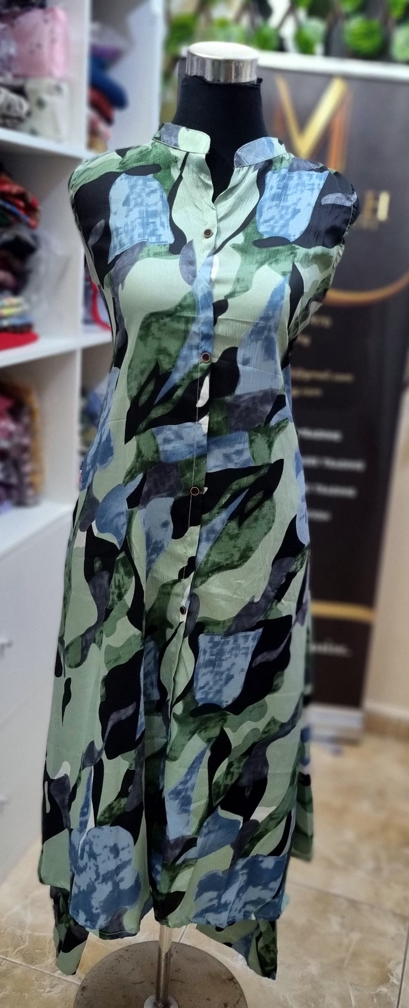 22NOV25. Popcorn Material Co-ord Set with attached Sleeves.