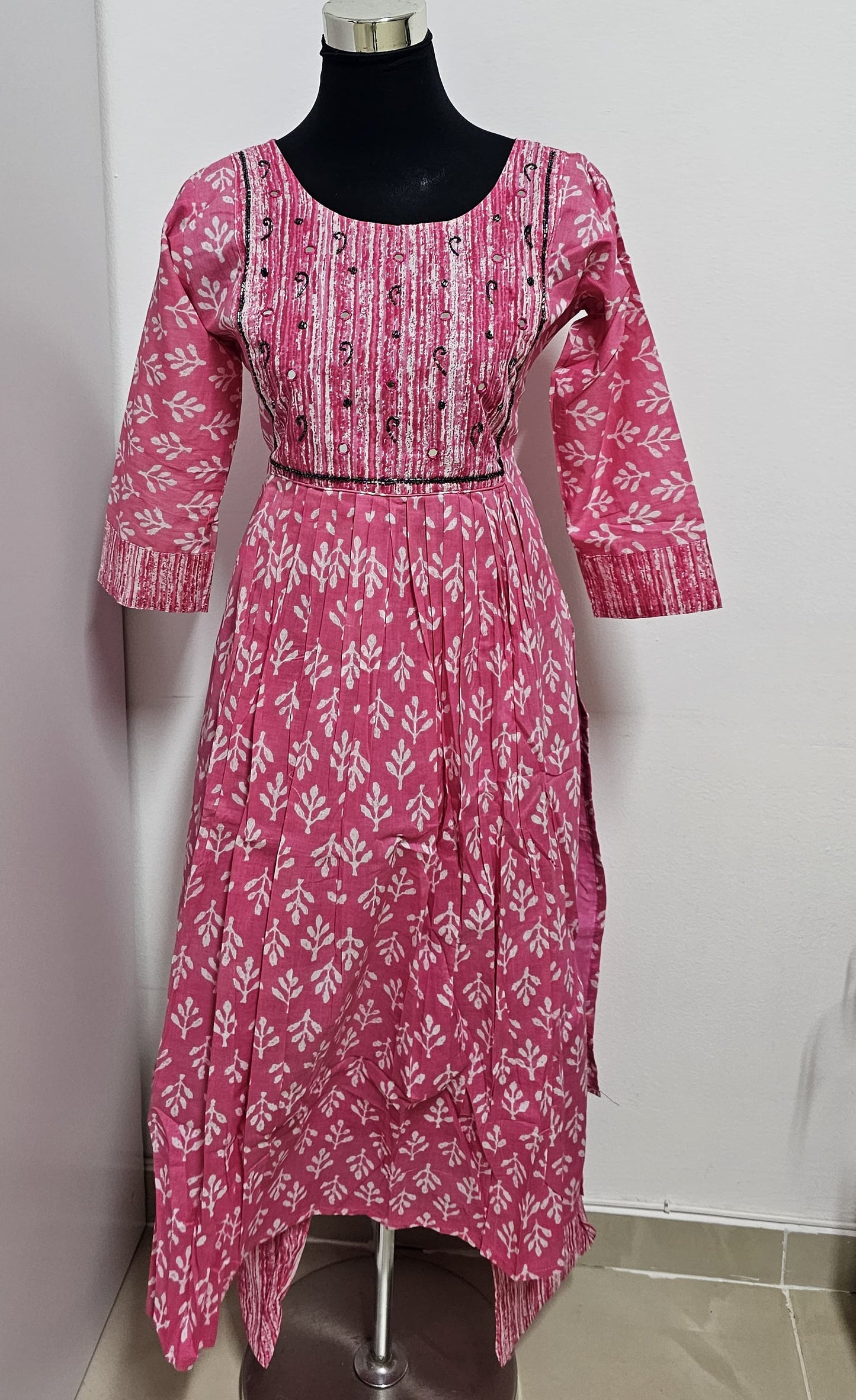 39AUG25. Cotton Co-ord Set with beads and mirror work on the Yoke.