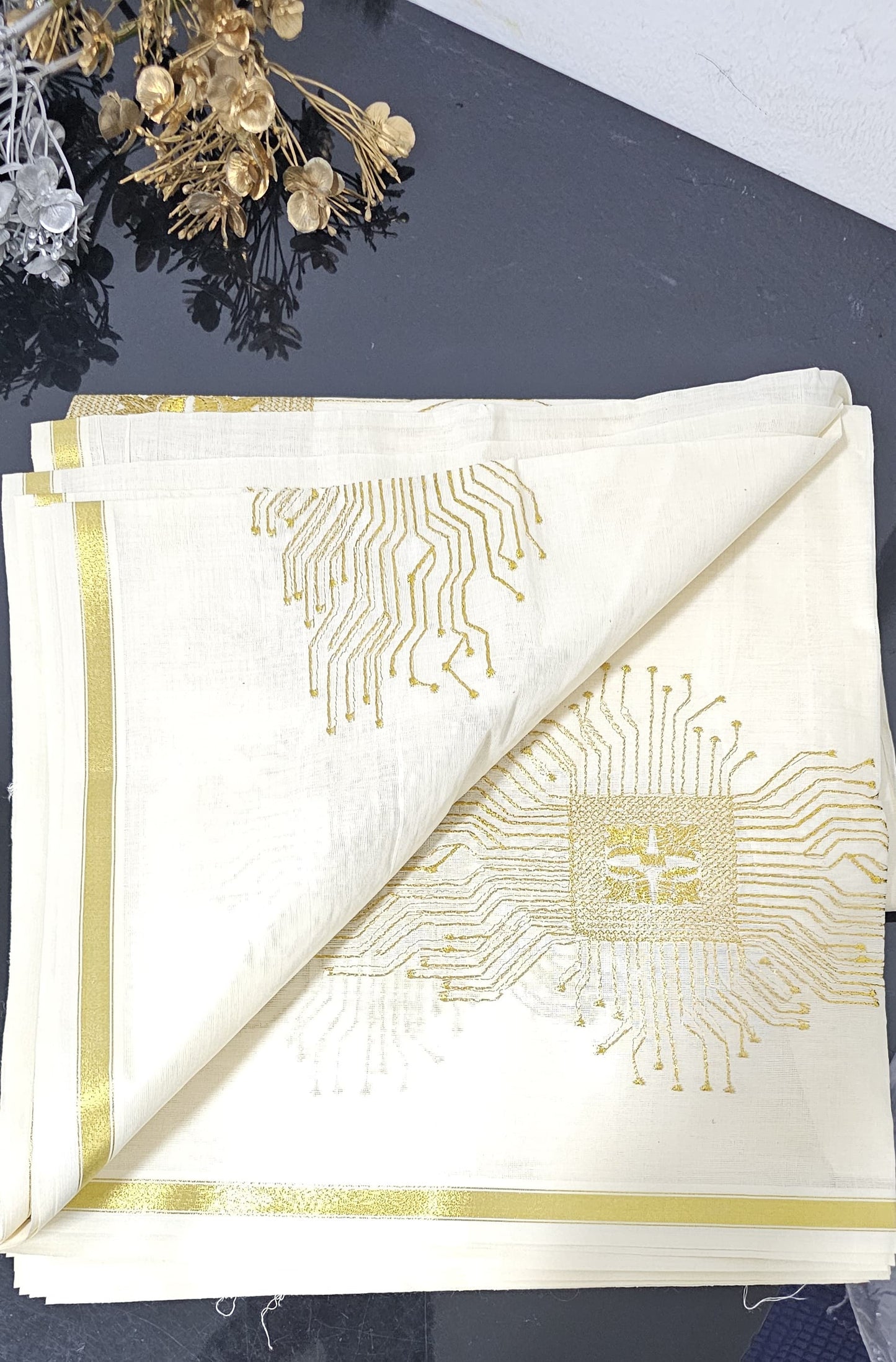 V2426. Kerala Saree.