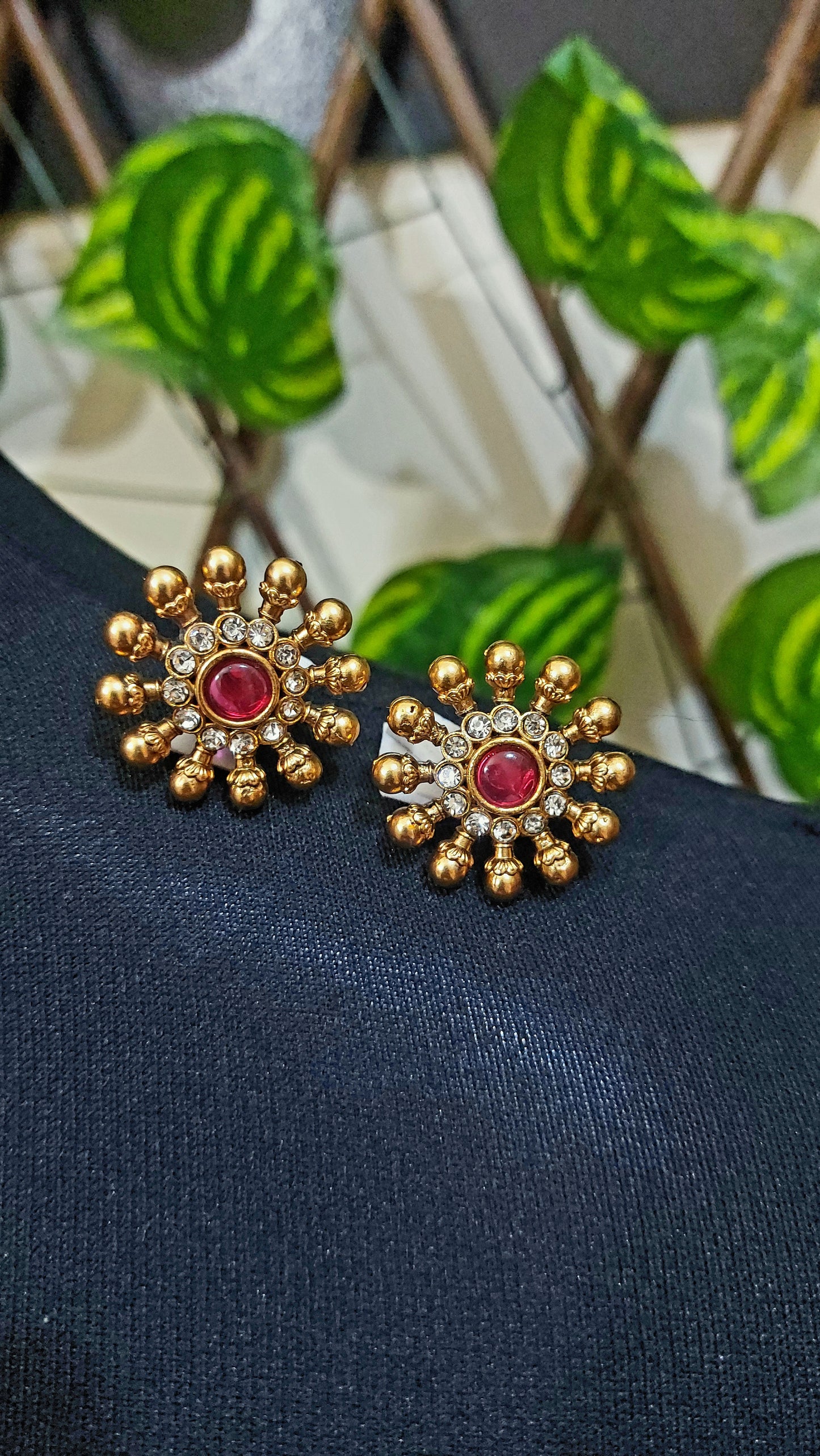 AC5SET. Necklace and matching Earrings Set.