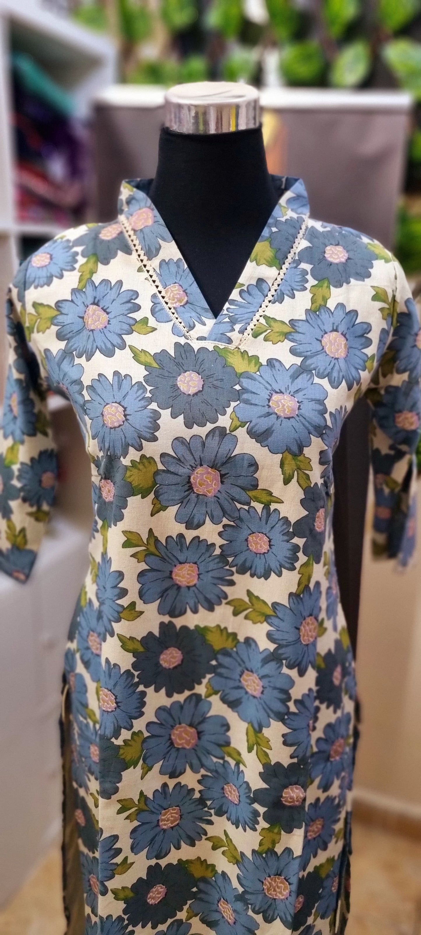 18MY25. Printed Collar Cotton Slitted Top with Cotton Lining