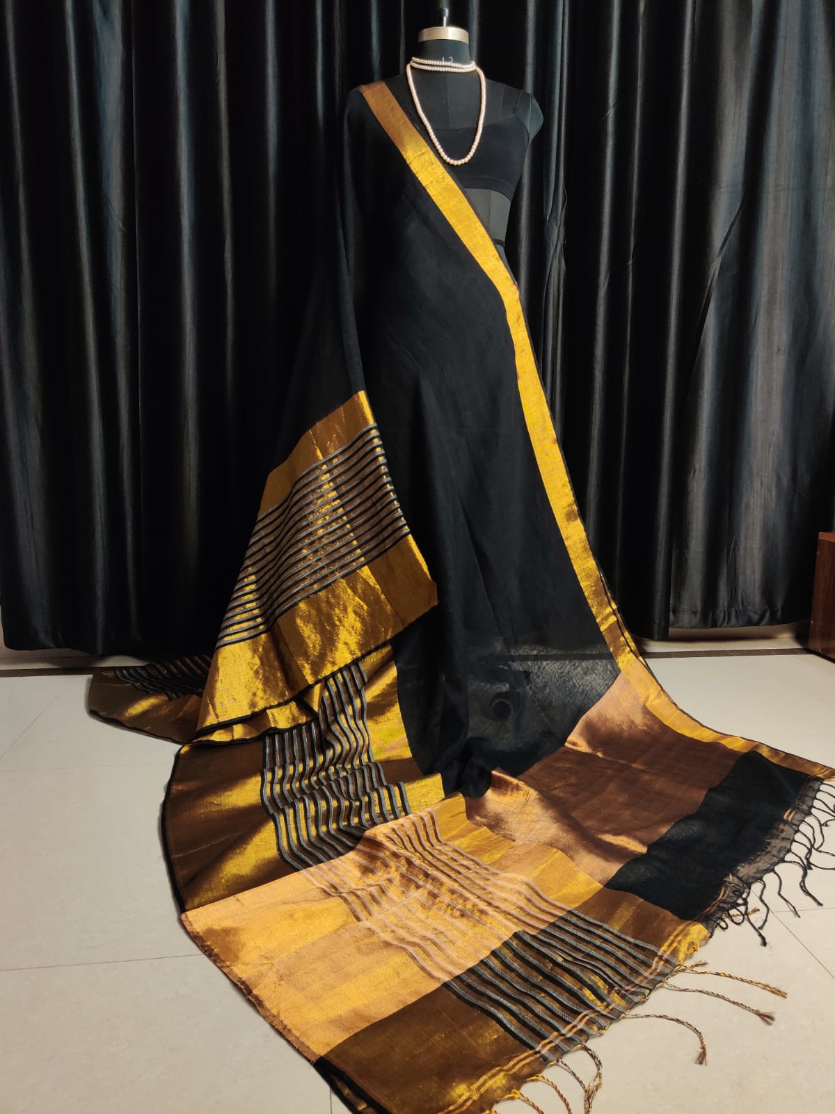 2AUG25. 120 Count Pure Linen Saree.