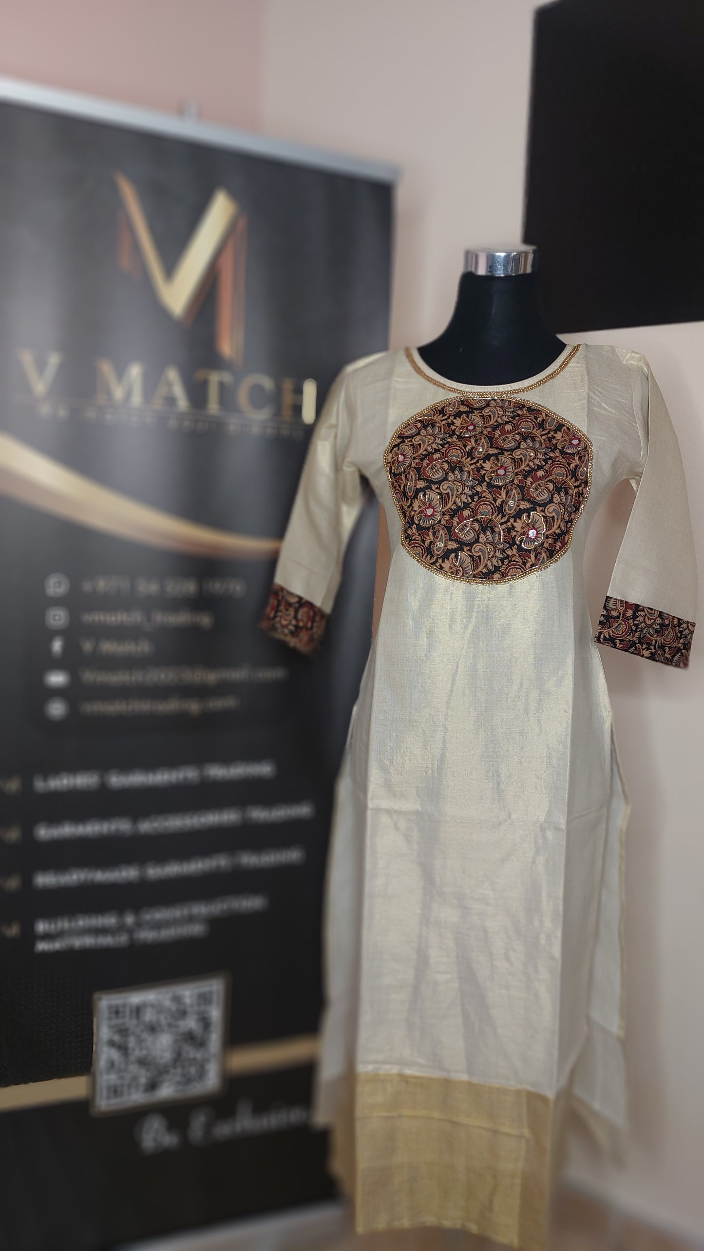 Code 1SP24.

Beautiful Soft tissue Slitted kurti with Kalamkari patch and bead work!!!