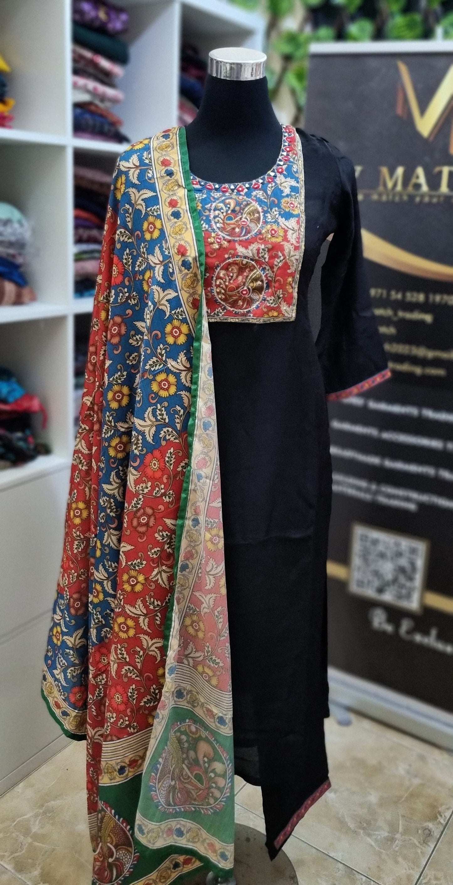 04MY25.Cotton Silk Slitted Top with Chinon Dupatta and Pant.