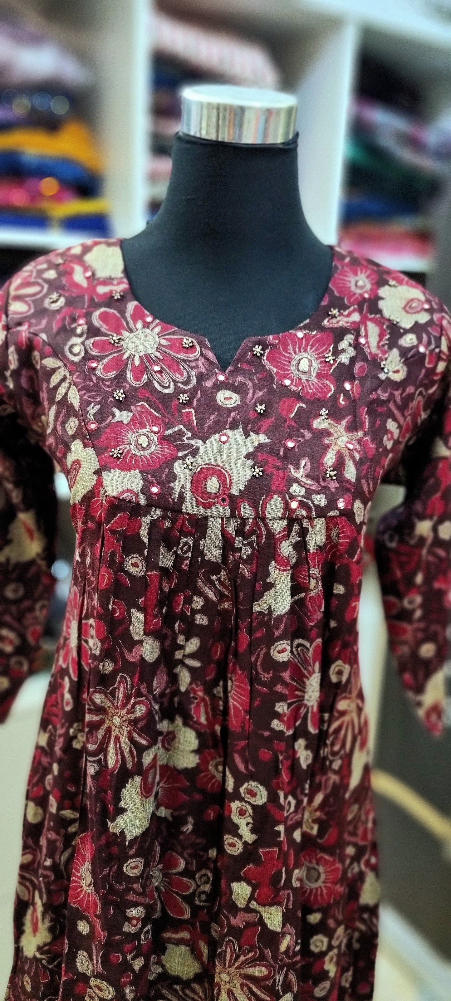 31MY25. Capsule Rayon Topwith Handwork on the Yoke with Pant