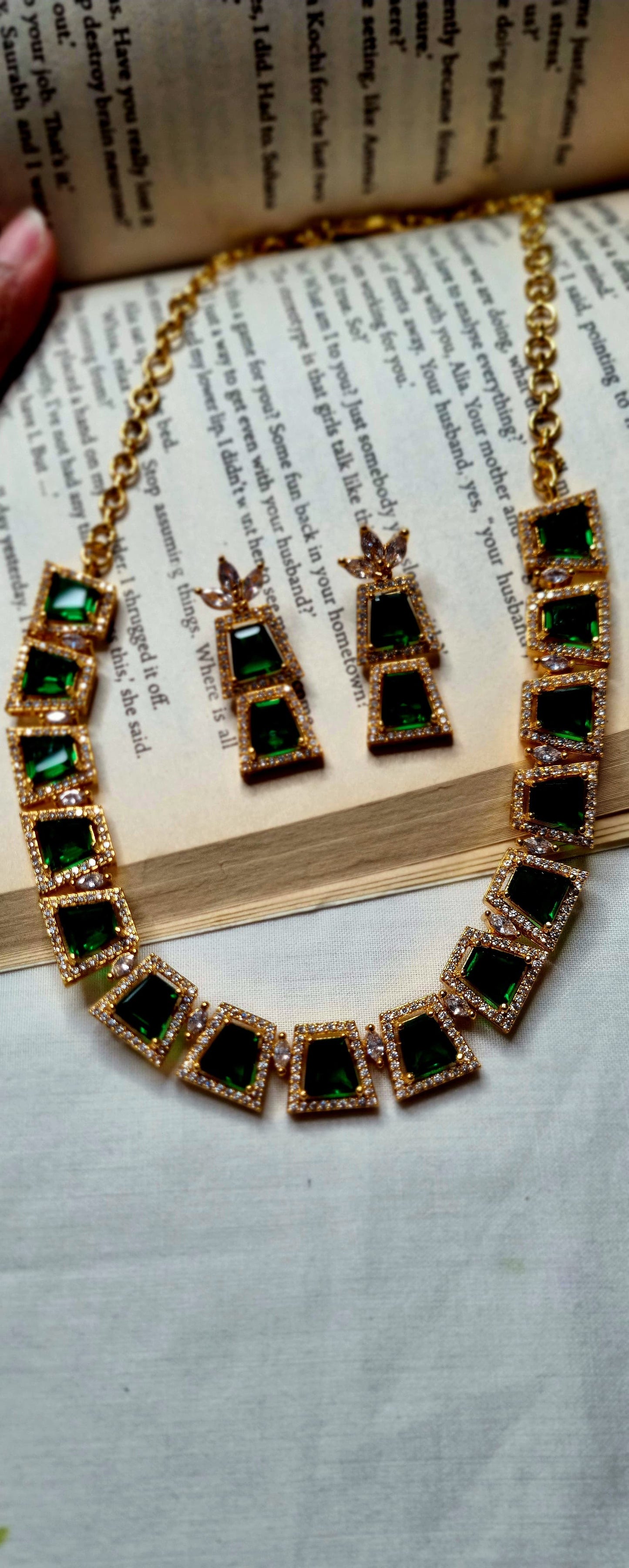 AC7SET. AD Stone Necklace Set