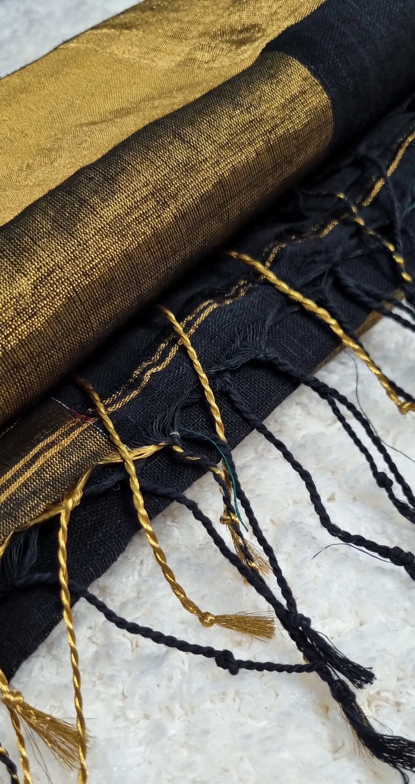 26NOV25-120 Count Linen Saree.