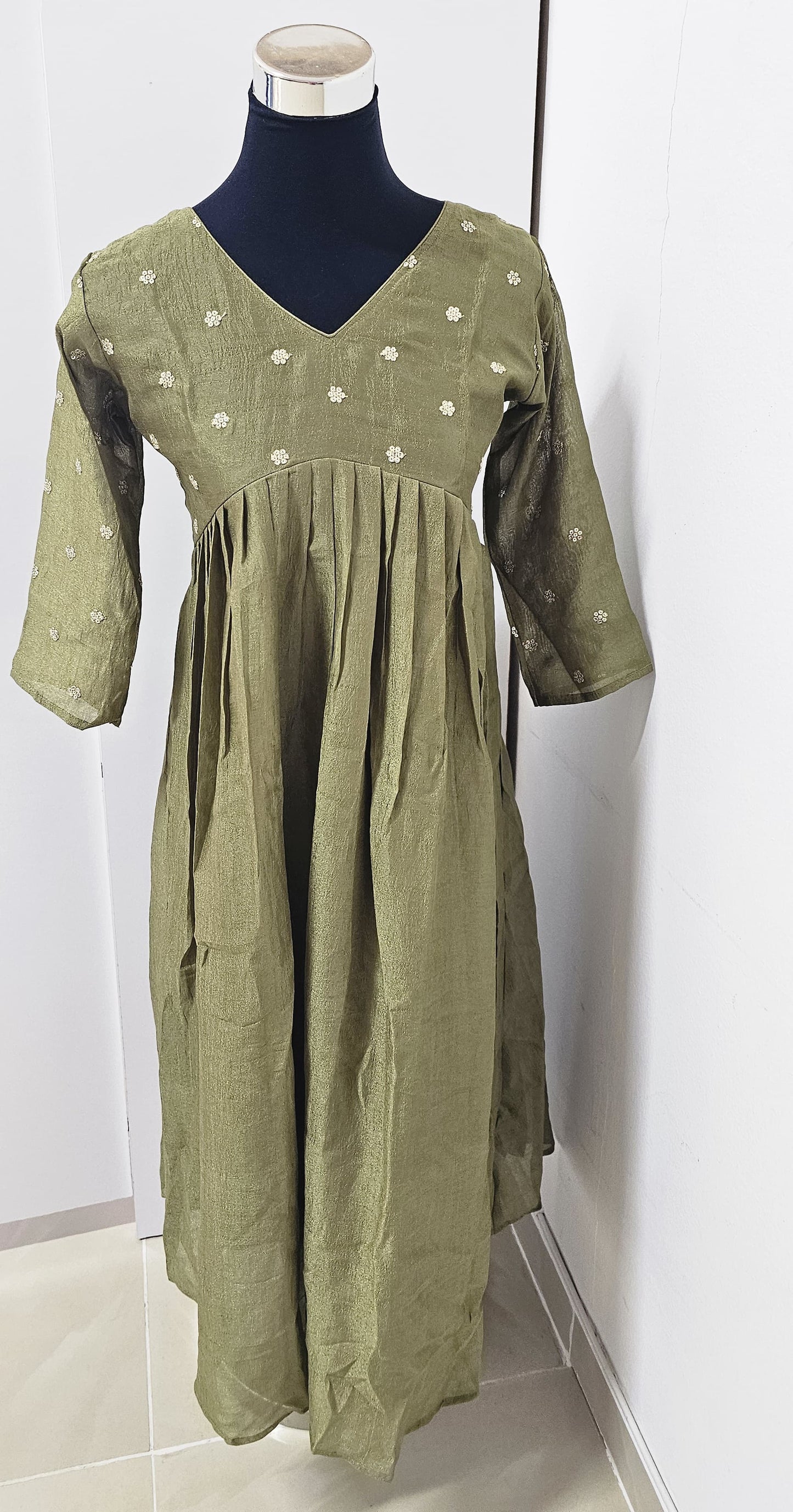 38NOV25. Vichitrasilk Aline Top with Crepe Lining.