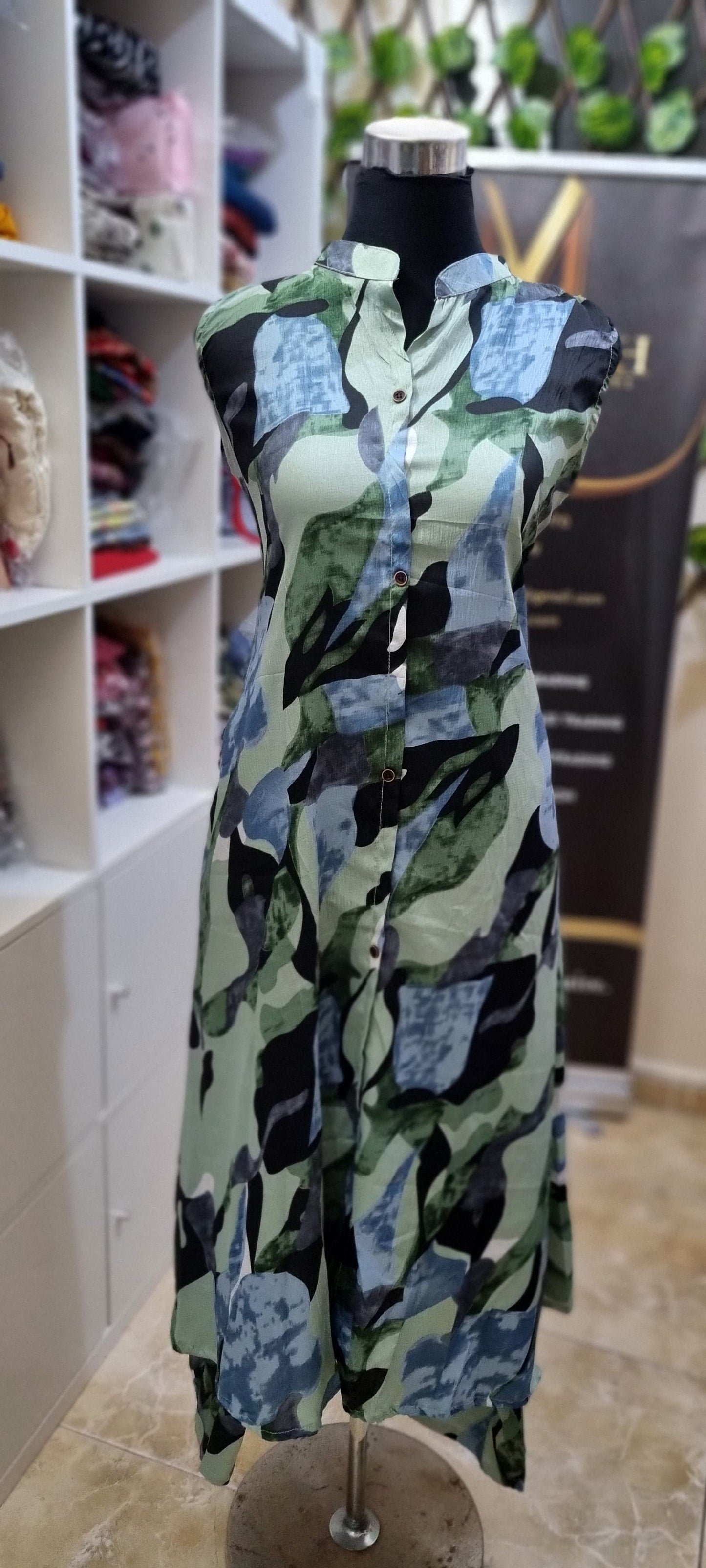 22NOV25. Popcorn Material Co-ord Set with attached Sleeves.