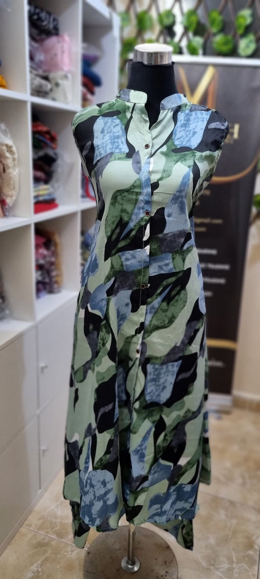 22NOV25. Popcorn Material Co-ord Set with attached Sleeves.