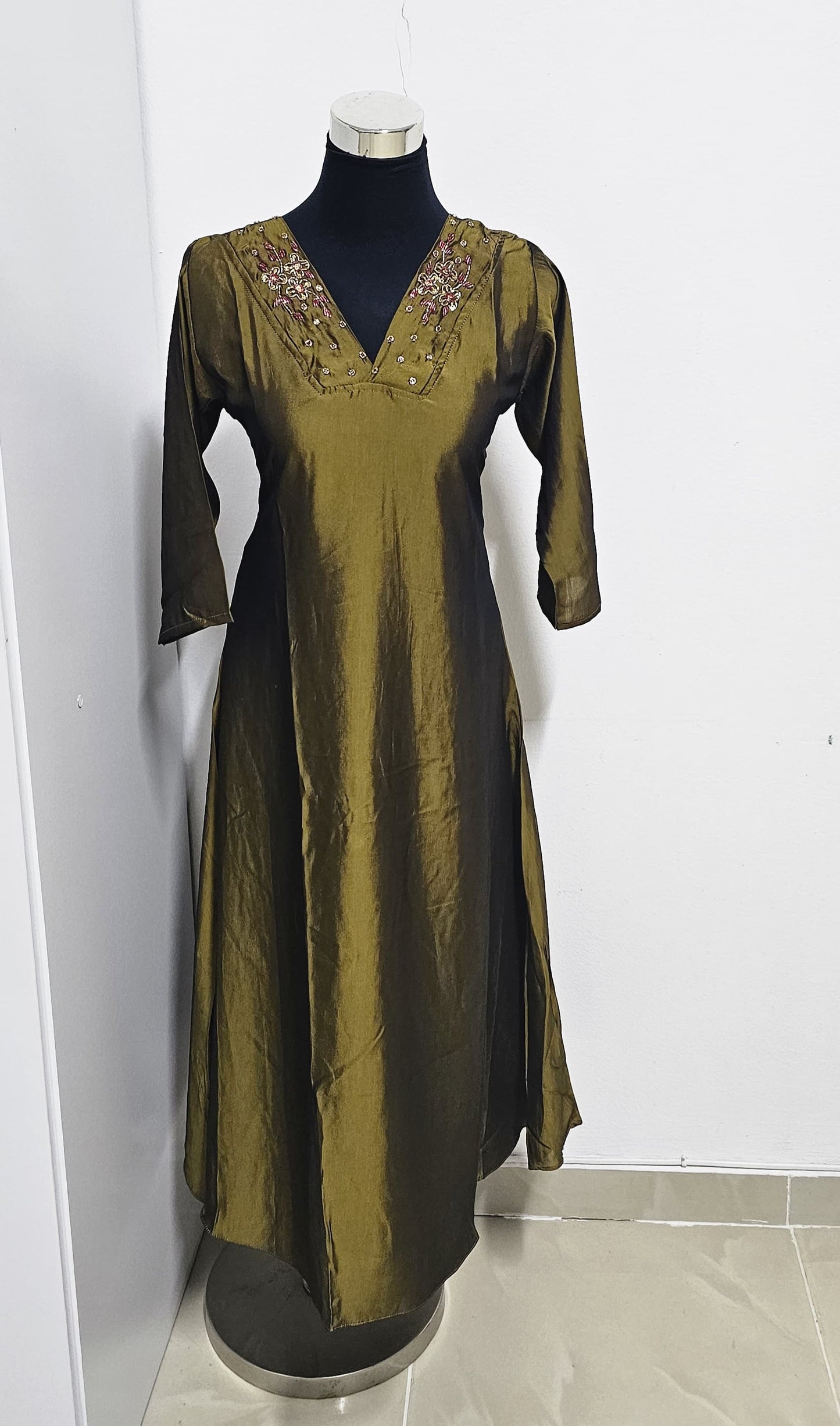 20NOV25. Raga Silk Aline Top.