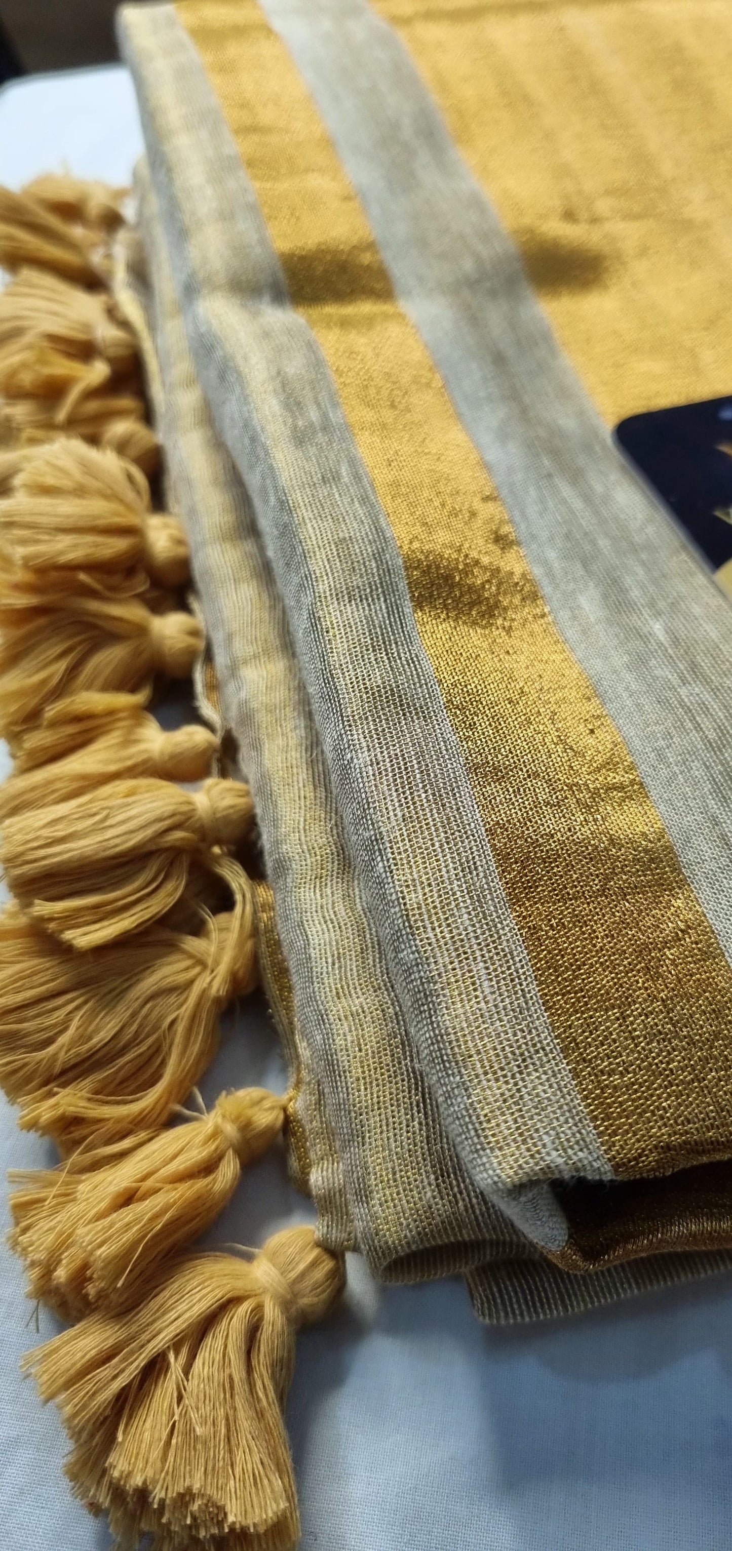 48AUG25.Tissue Linen Saree