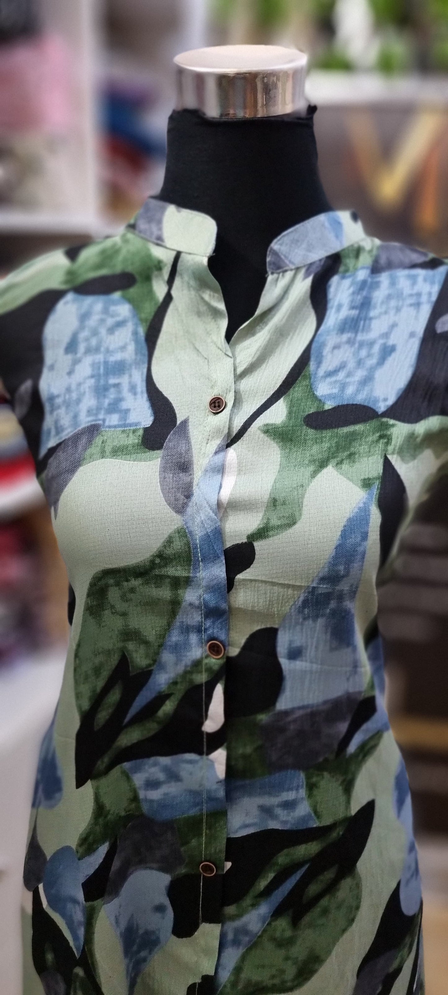 22NOV25. Popcorn Material Co-ord Set with attached Sleeves.