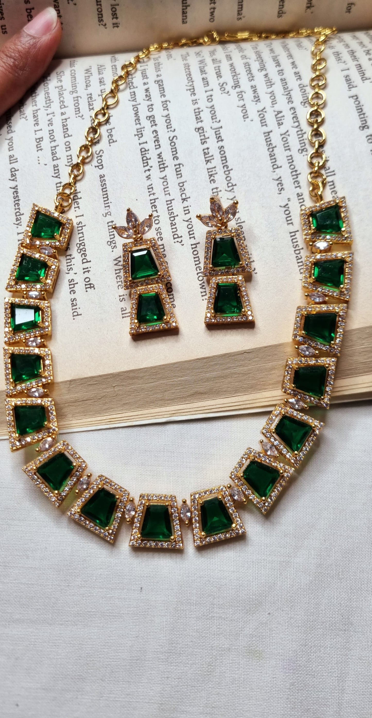 AC7SET. AD Stone Necklace Set